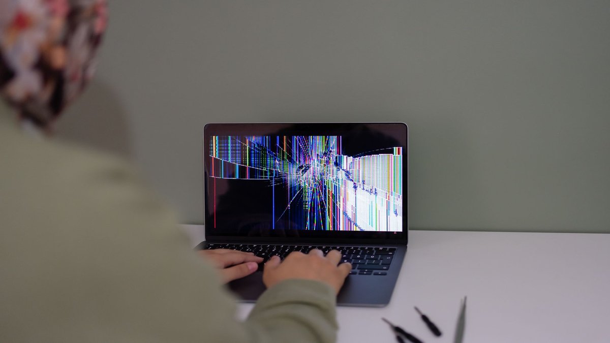 Laptop Screen Replacement in Dhaka — Complete 2026 Price & Service Guide — BAYAS Computer Repair Dhaka